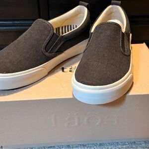 New Taos Footwear Women’s Charcoal Slip-On Shoes, 7.5